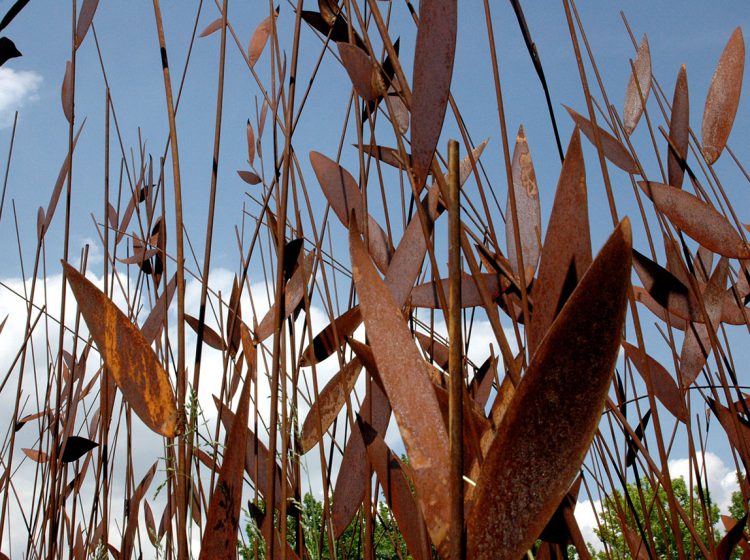 Listen to the Reed, 2004, Installation, Iron sheet, copper rods, length:30 m